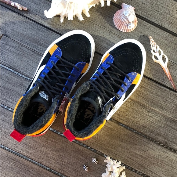 🌴🔆VANS- MOUNTAIN ALL WEATHER PROOF HIGH TOPS🔆🌴 - Picture 12 of 14